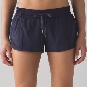 Lululemon athletica navy “Hotty Hot Low-Rise Lined Short 2.5” (size 2)
